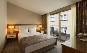 Premium bedding, minibar, in-room safe, soundproofing - Yasmak Comfort Hotel (Istanbul)