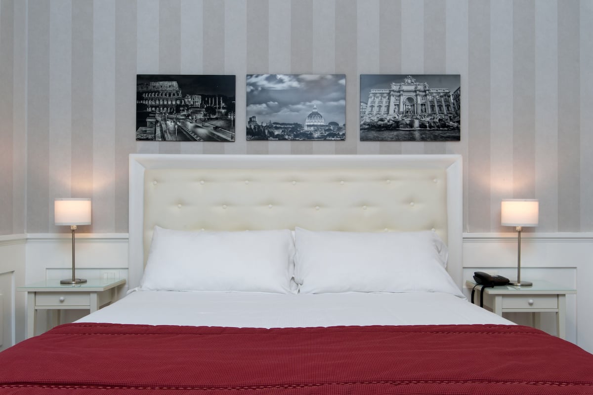 雙人或雙床房 | 意大利 Frette 床單、高級寢具、記憶棉床墊、迷你吧