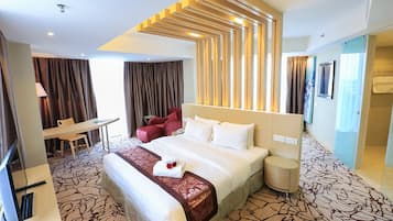 Minibar, in-room safe, iron/ironing board, free WiFi