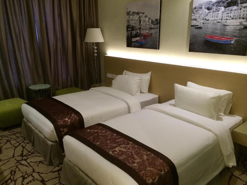 Minibar, coffres-forts dans les chambres, fer et planche à repasser