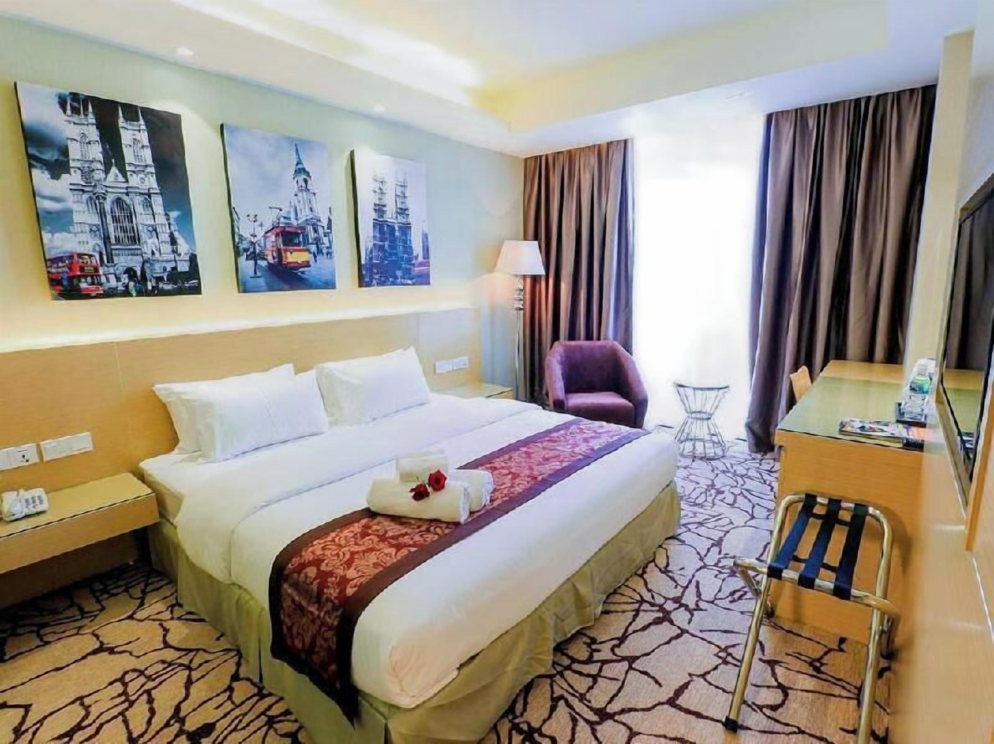 Minibar, in-room safe, iron/ironing board, free WiFi