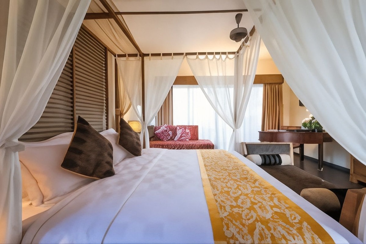 Minibar, in-room safe, iron/ironing board (on request), free WiFi