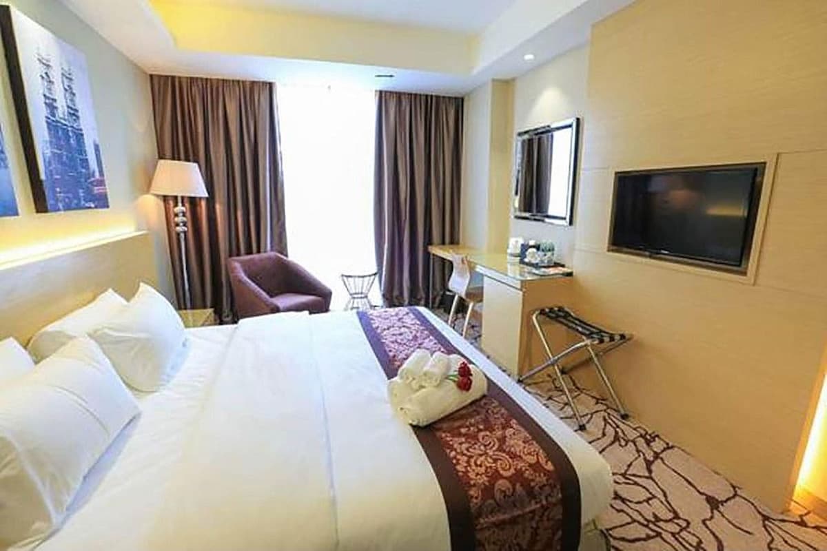 Minibar, in-room safe, iron/ironing board (on request), free WiFi