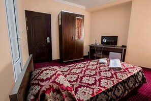 Premium bedding, in-room safe, desk, iron/ironing board - Rohat Hotel (Tashkent)