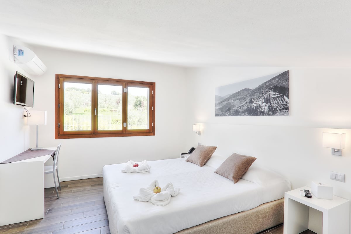 2 slaapkamers, luxe beddengoed, donzen dekbedden, een minibar