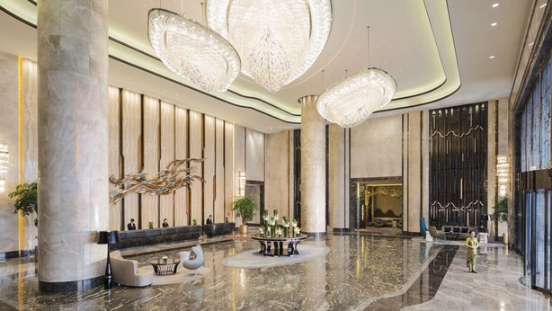 A spacious lobby with a marble floor, large chandeliers, a reception desk, and a seating area. - Wanda Realm Changzhou (Changzhou)