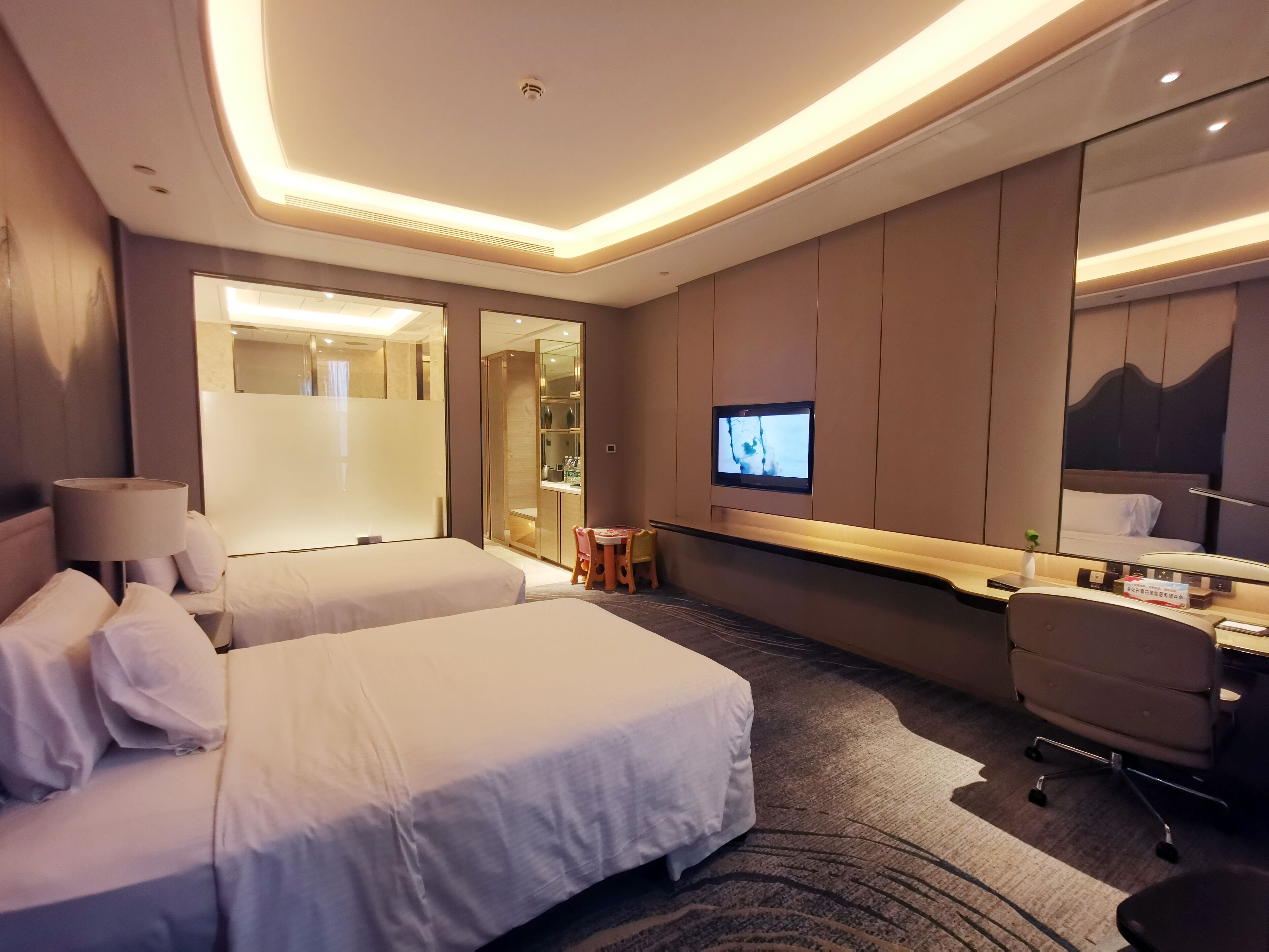 down duvets, minibar, in-room safe, desk