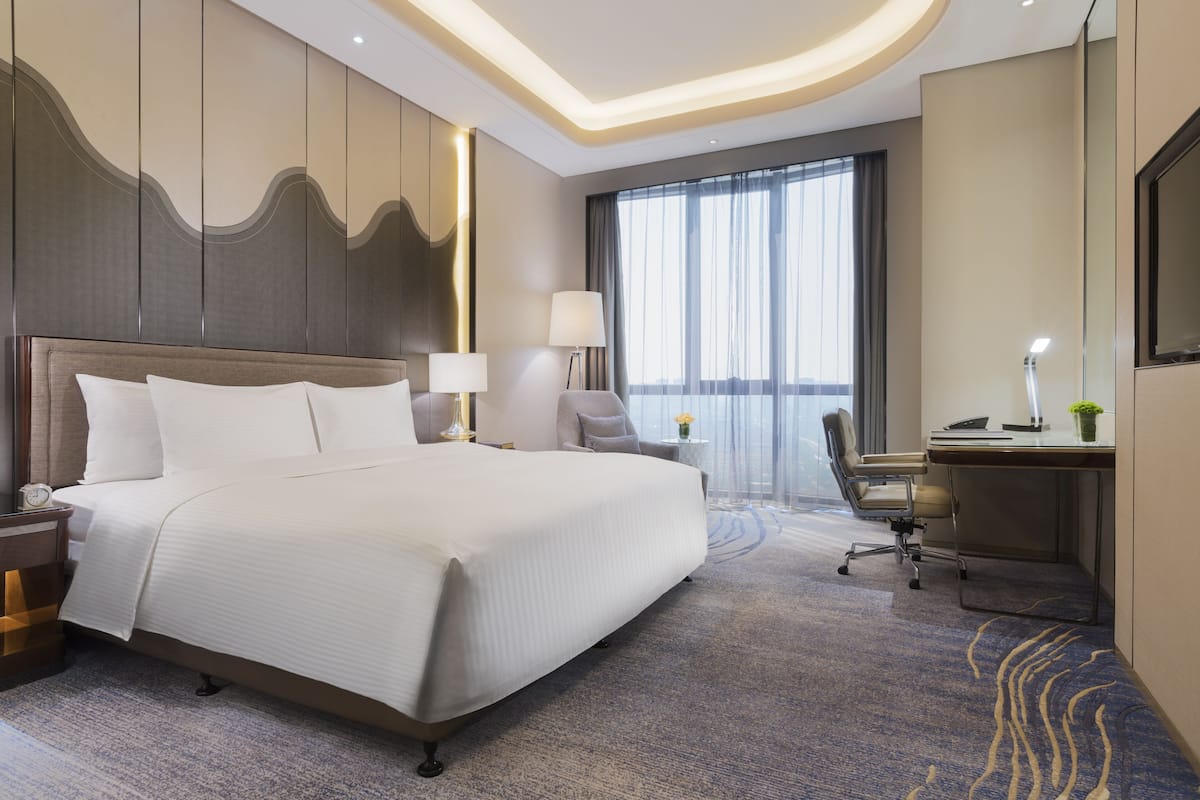 Deluxe Room, 1 King Bed