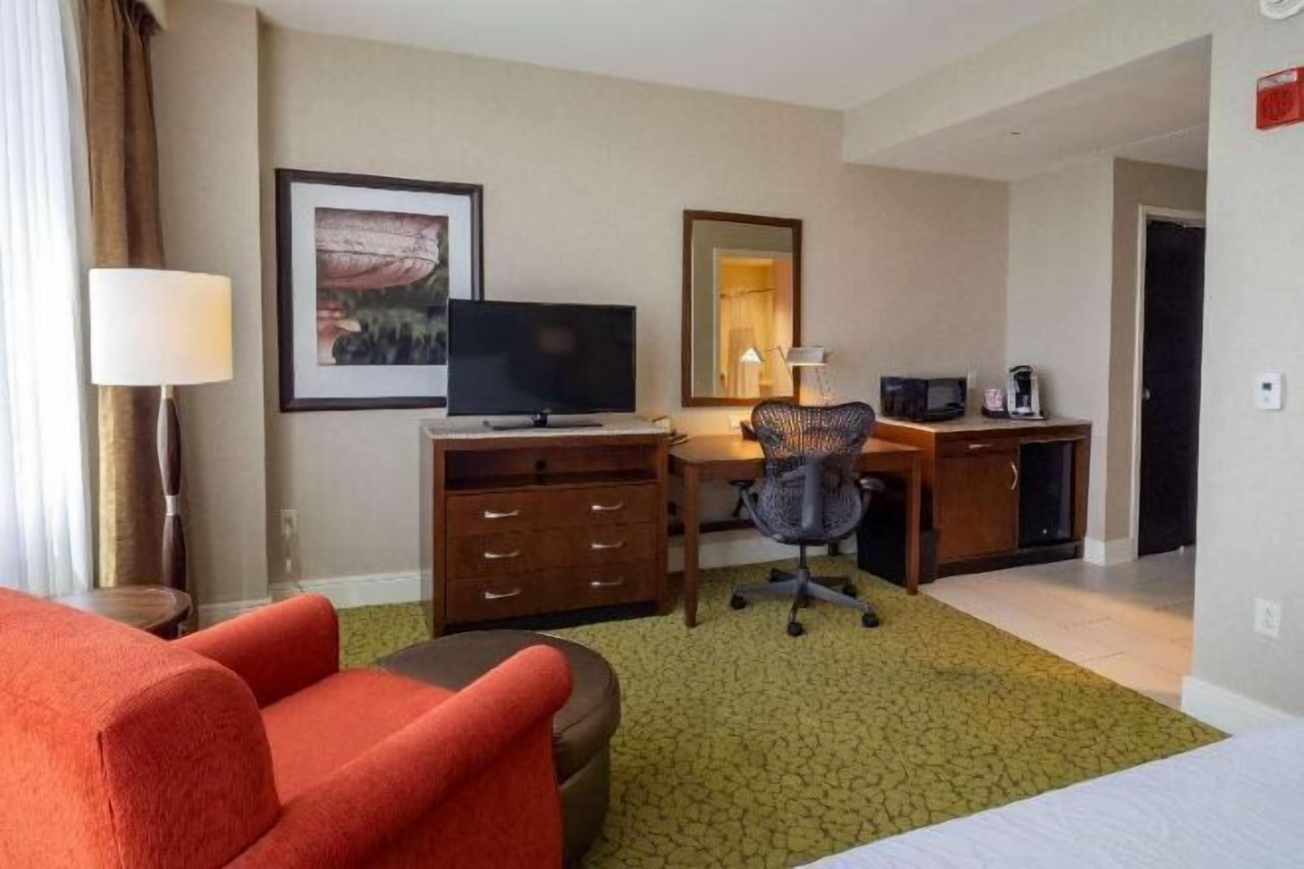 Hypo-allergenic bedding, in-room safe, desk, laptop workspace