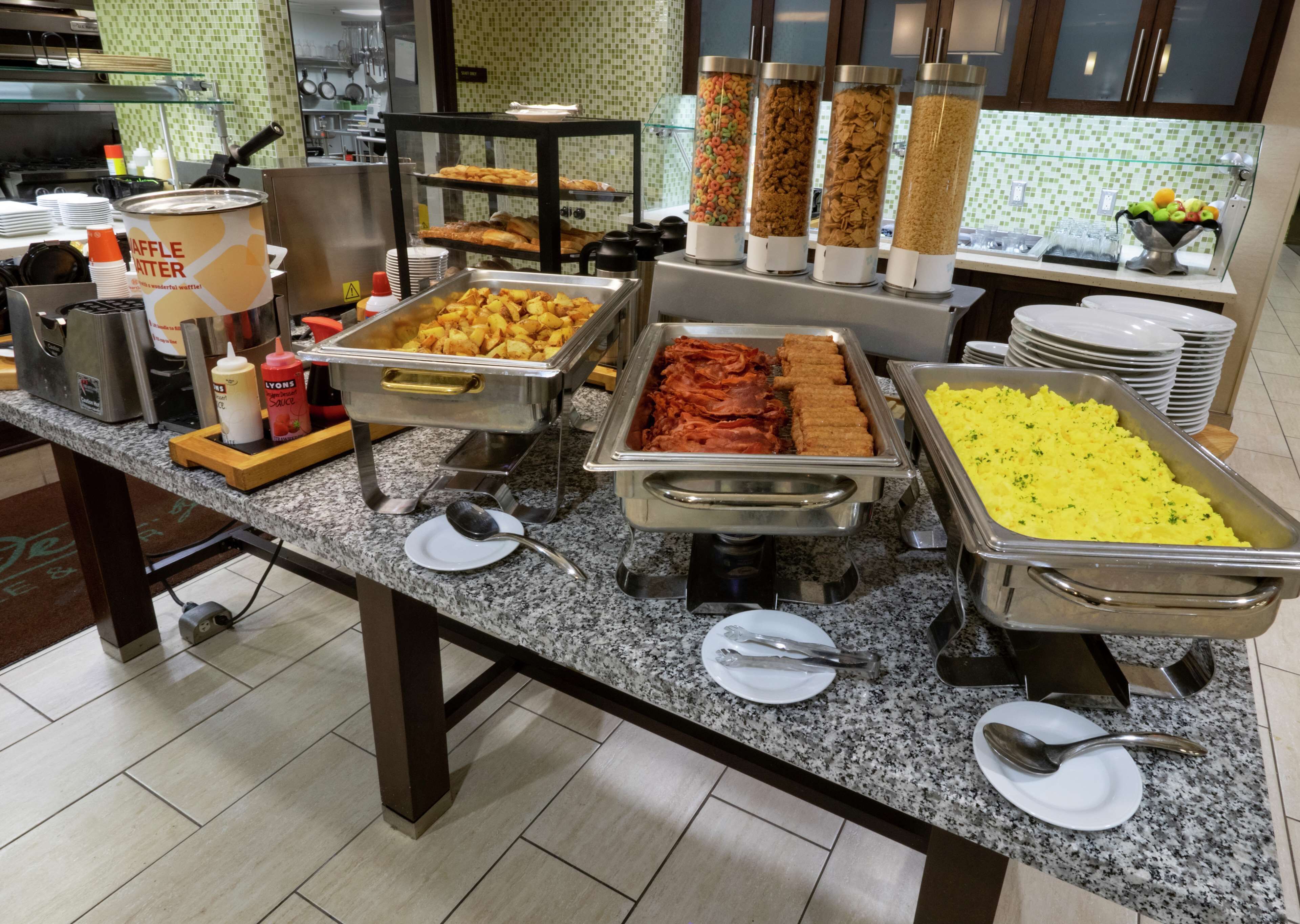 Päivittäinen tilauksen mukaan valmistettu aamiainen maksusta