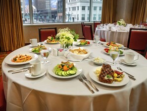 Aperto a colazione e cena, cucina americana