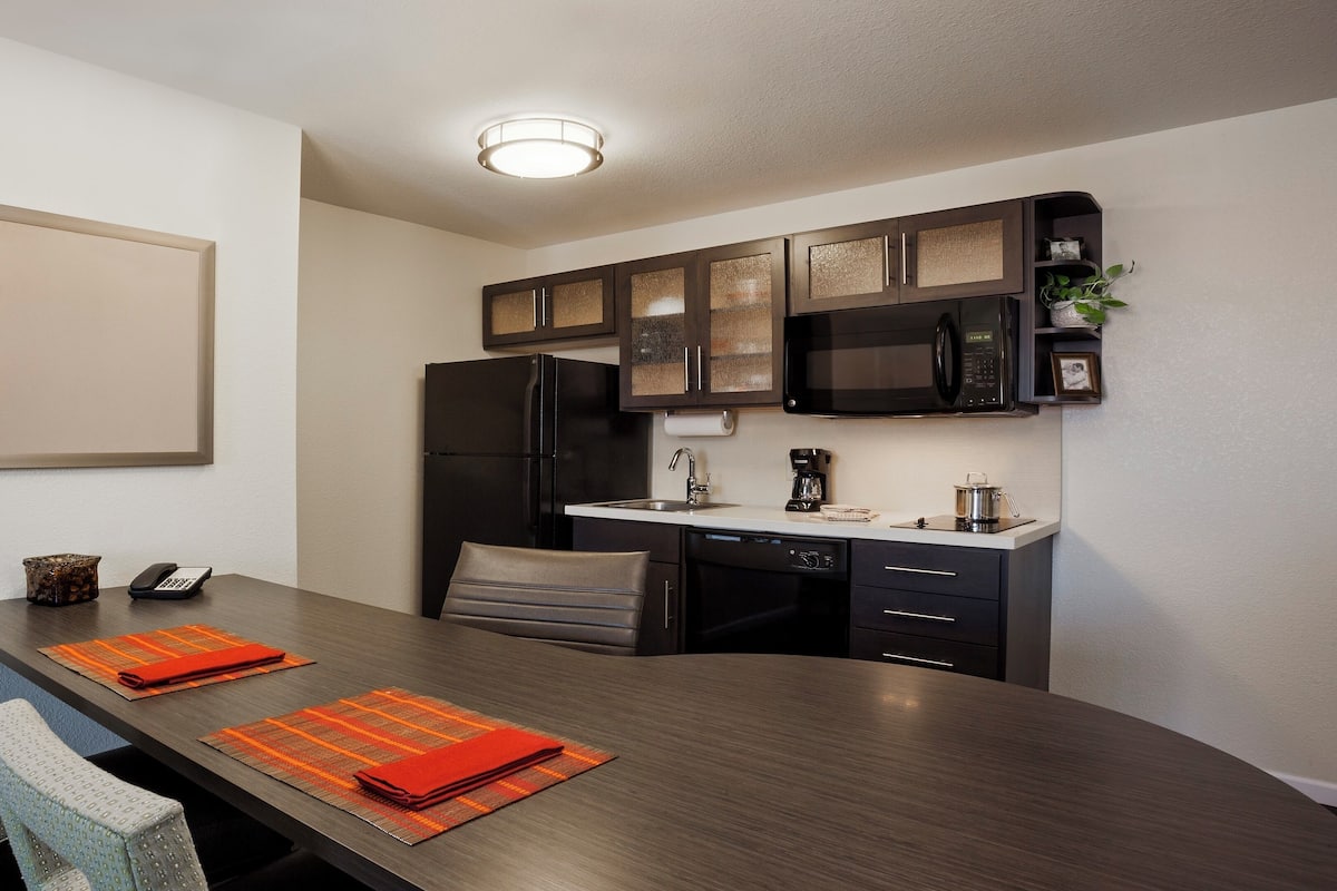 Studio Suite, 1 King Bed, Accessible (Hearing, Bathtub) | Room amenity