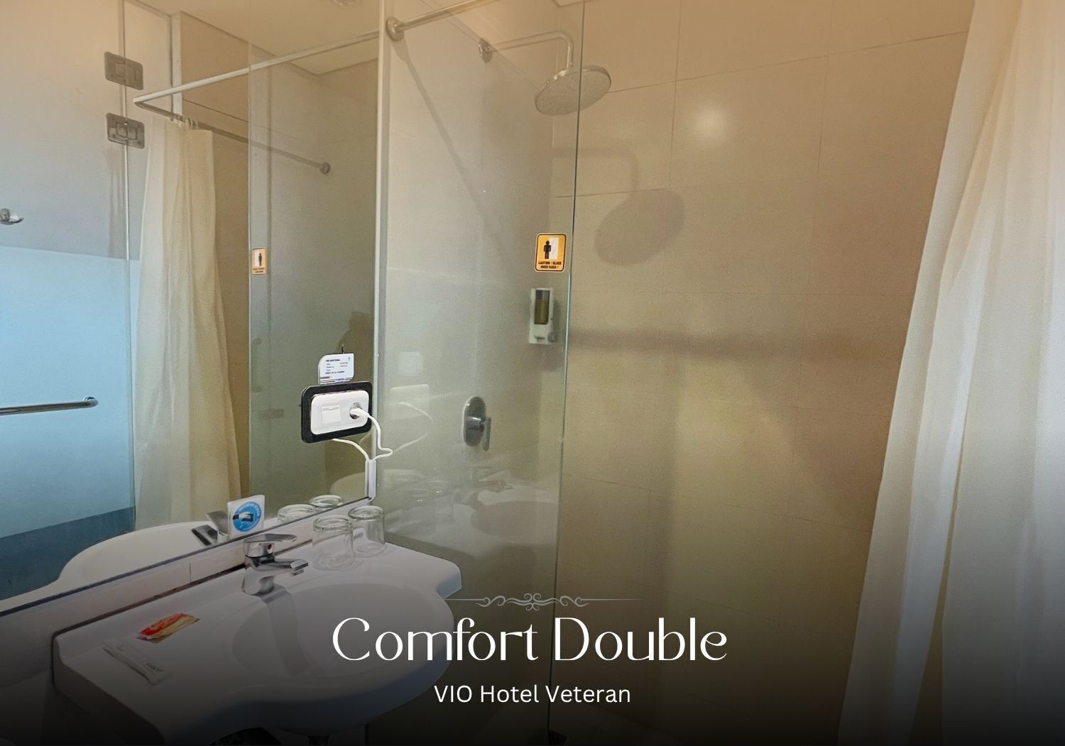 Ducha, artículos de tocador gratuitos, secador de pelo, pantuflas