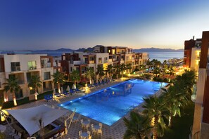 3 outdoor pools, pool umbrellas, sun loungers - La Local Suites & Spa (Bodrum)