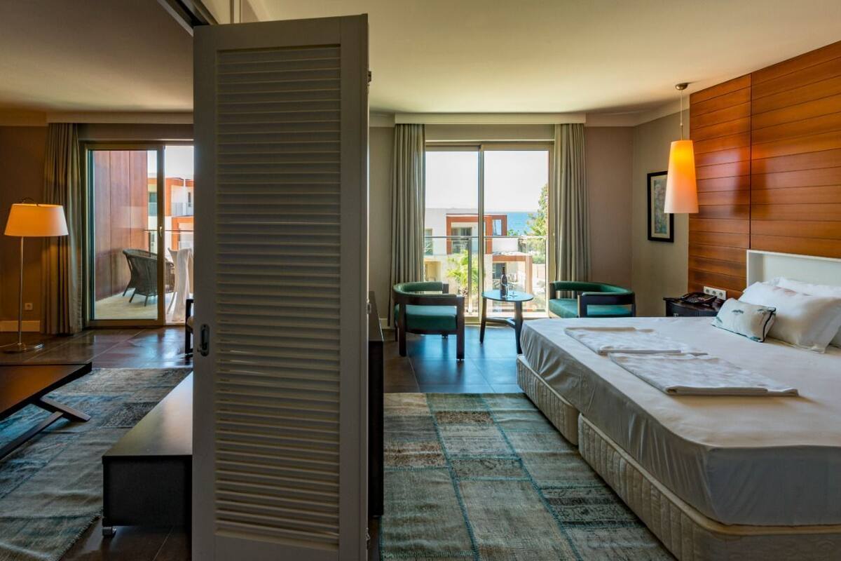 In-room safe, cribs (free), WiFi (free)