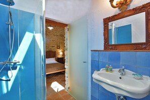 Classic Double Room | Bathroom