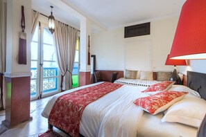 In-room safe, individually decorated, individually furnished, desk - Riad l'Orange Bleue (Marrakech)