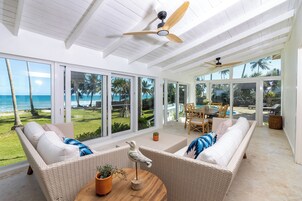 Superior Villa | Living area