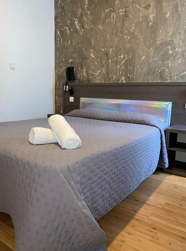 Habitación doble | Insonorización, wifi gratis y ropa de cama 