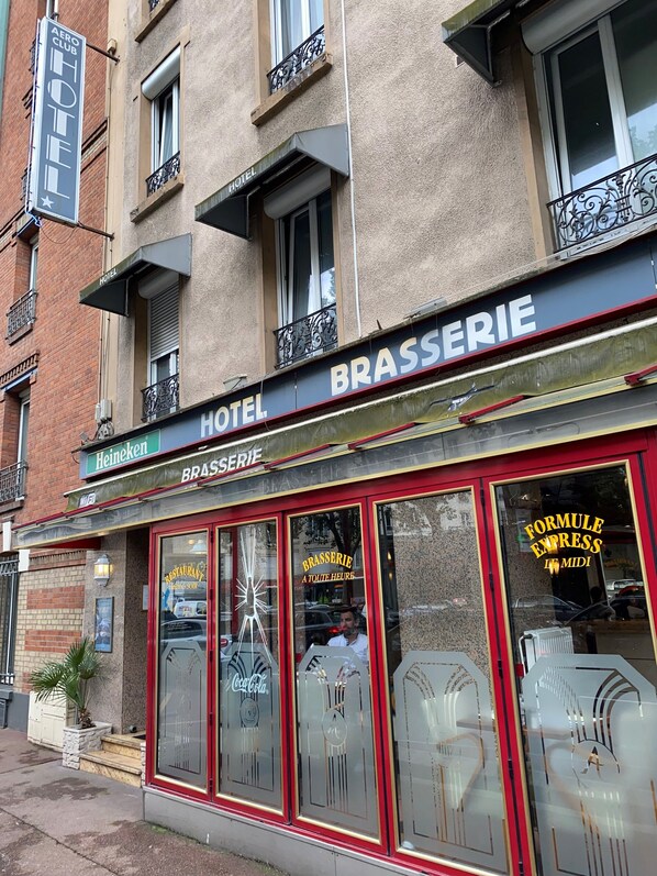 Exterior - Aéro Club (Issy-les-Moulineaux)