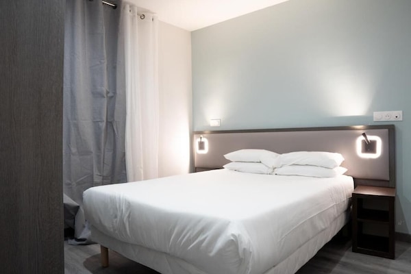 Double Room | Soundproofing, WiFi (free), bed sheets