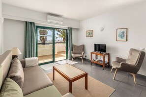 Apartment, 1 Bedroom | Living area | TV - Parque Monte Verde (Albufeira)