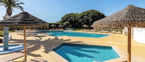 Outdoor pool, sun loungers