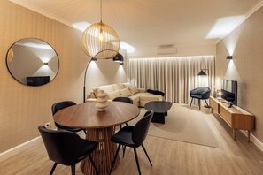 Comfort-lejlighed - 1 soveværelse | Opholdsområde | Tv