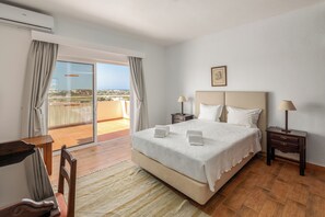 Villa, 3 Bedrooms | In-room safe, blackout drapes, iron/ironing board, free WiFi - Parque Monte Verde (Albufeira)
