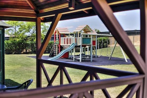 Area giochi per bambini (all'aperto)