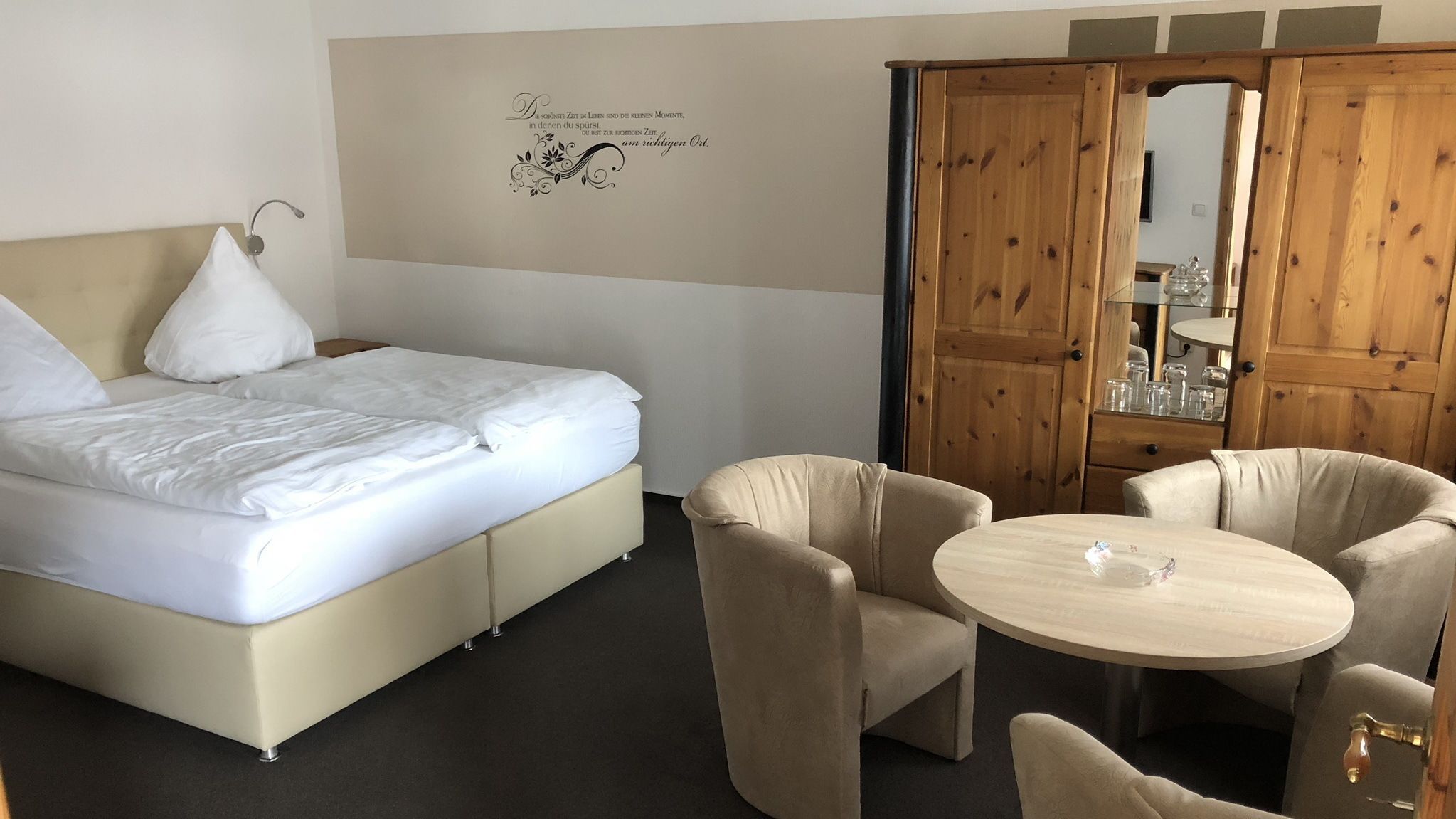 triple room | 1 bedroom, in-room safe, individually decorated, individually furnished