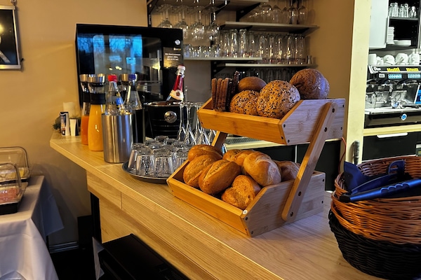 Daily buffet breakfast for a fee