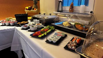 Tägliches Frühstücksbuffet (15.00 EUR pro Person)