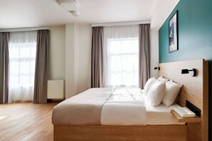 Familienzimmer, 1 Doppelbett, barrierefrei, Nichtraucher (with Sofabed) | Schreibtisch, Verdunkelungsvorhänge, kostenloses WLAN, Bettwäsche