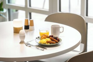 Free daily continental breakfast