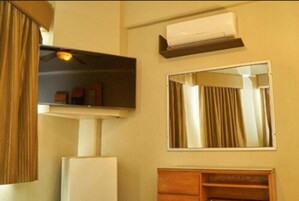 Habitación Confort, no fumadores, vistas a la ciudad | Televisión