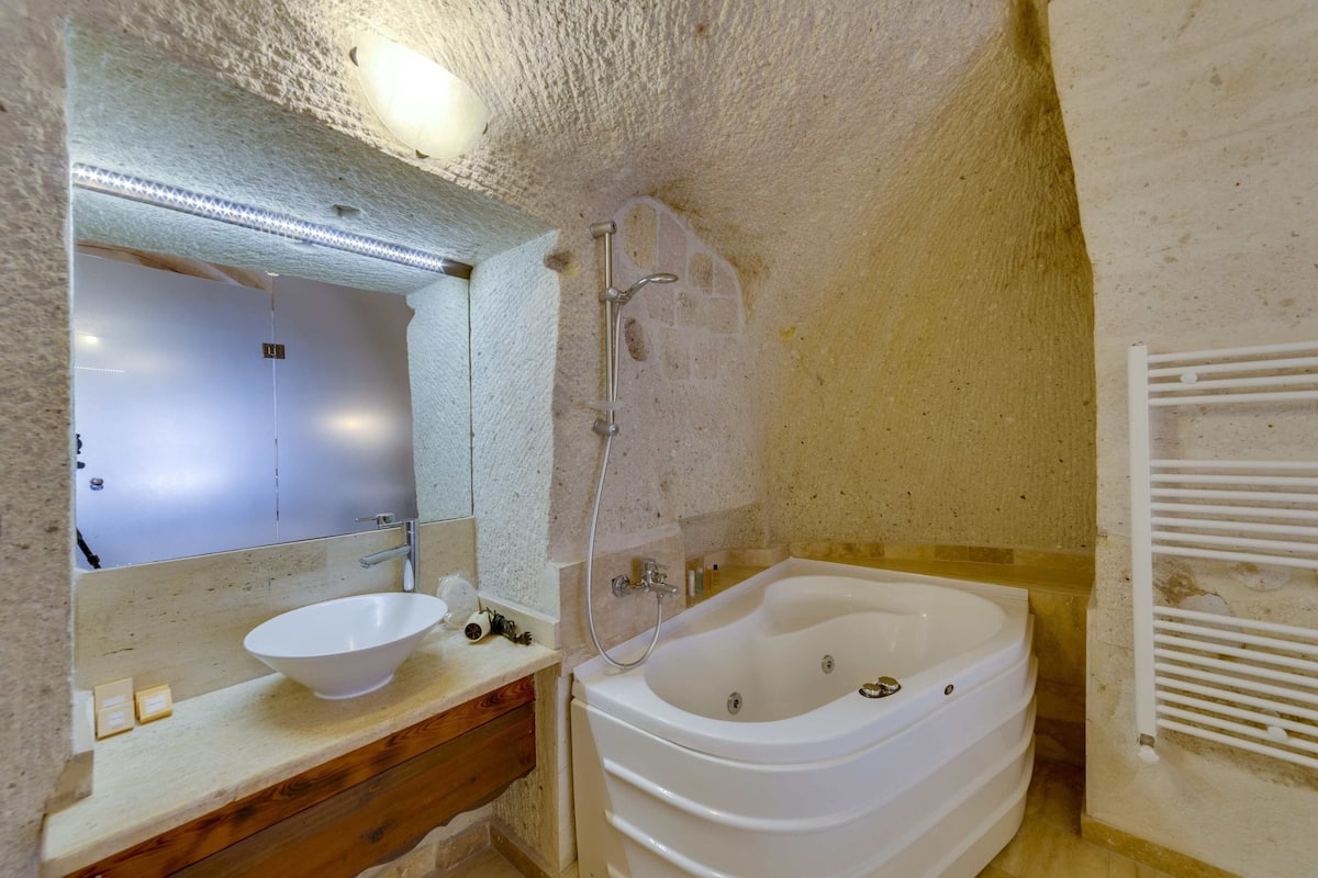 deluxe double or twin room | 1 bedroom, premium bedding, iron/ironing board, free wifi