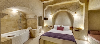 El Puente Cave Hotel