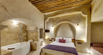 El Puente Cave Hotel