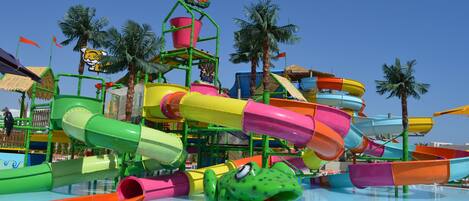 Inomhuspool och utomhuspool