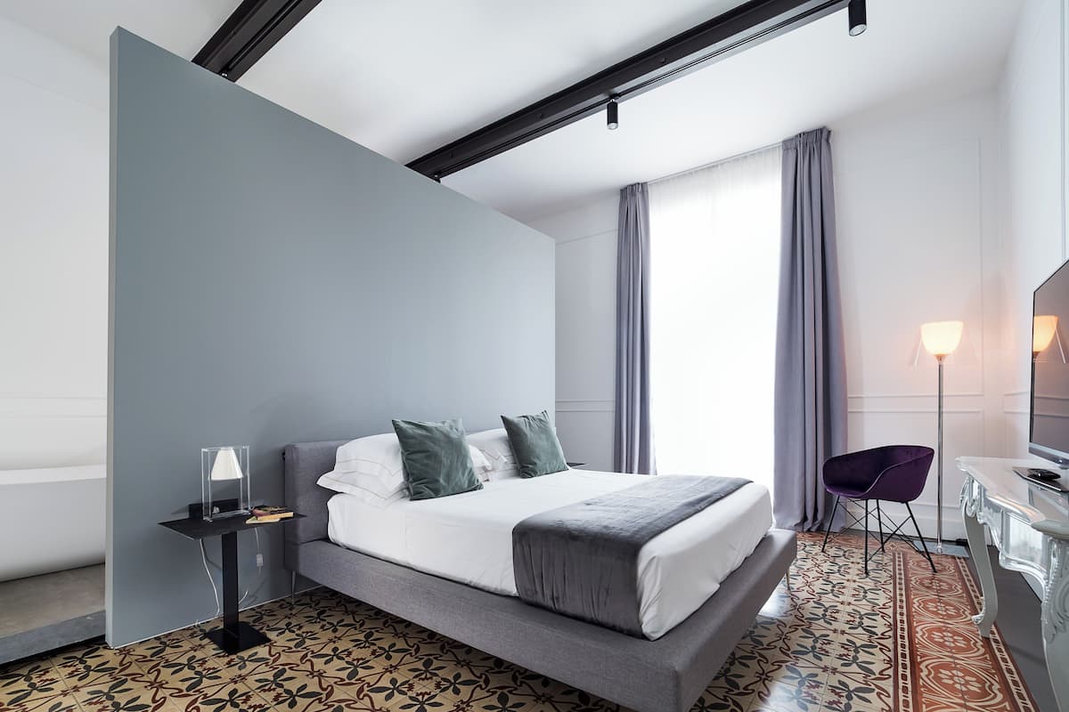 Suite Junior | 1 kamar tidur, minibar, brankas, dan meja kerja