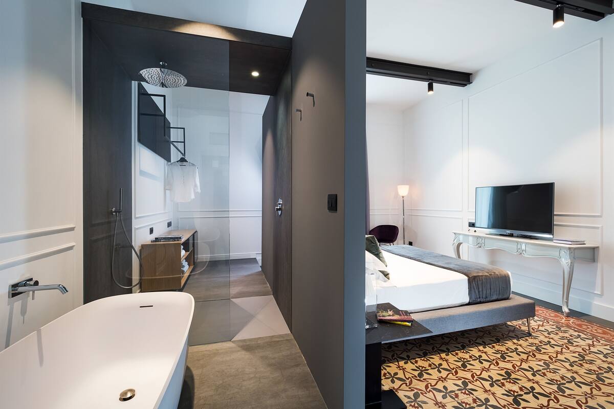 minibar, in-room safe, desk, soundproofing