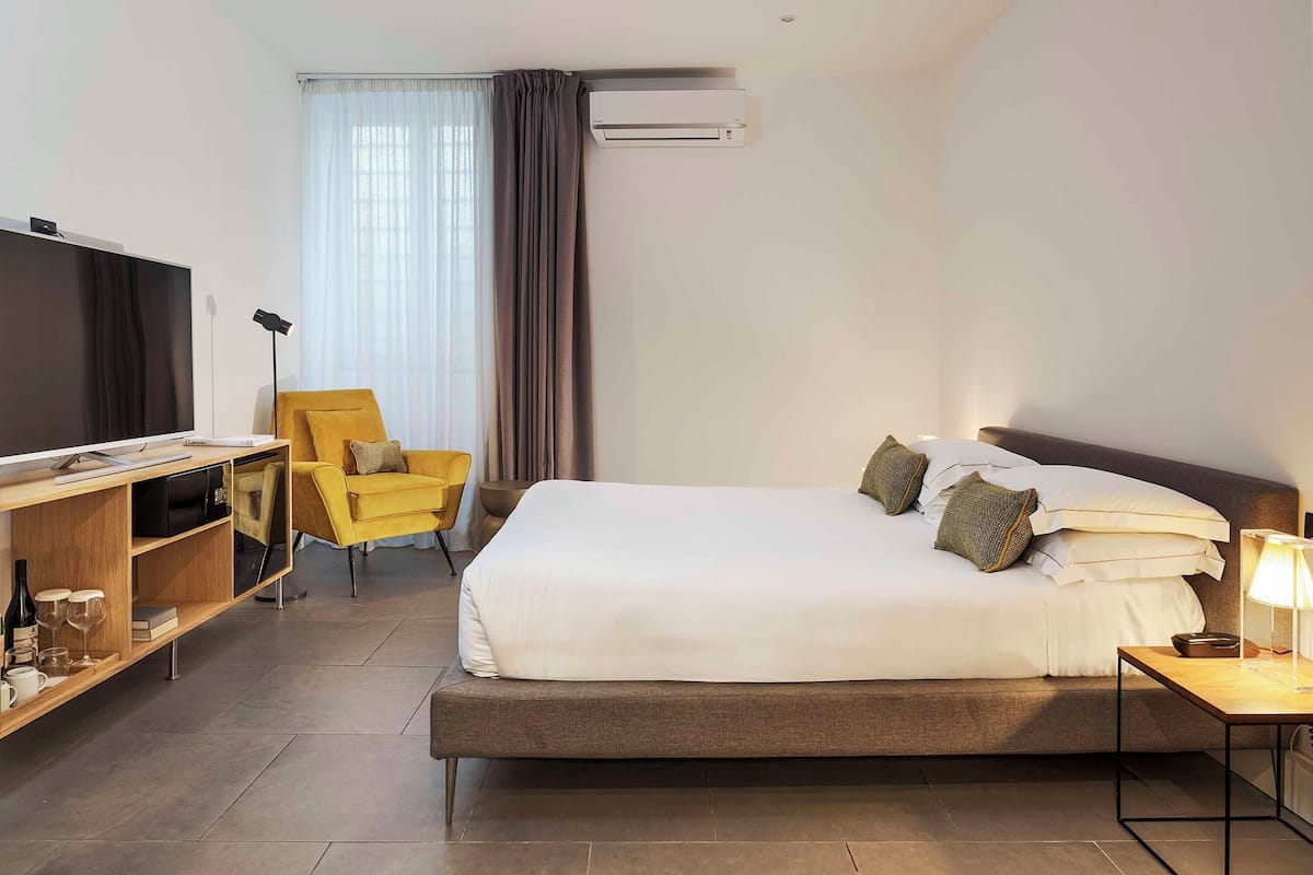 Minibar, coffres-forts dans les chambres, bureau, chambres insonorisées