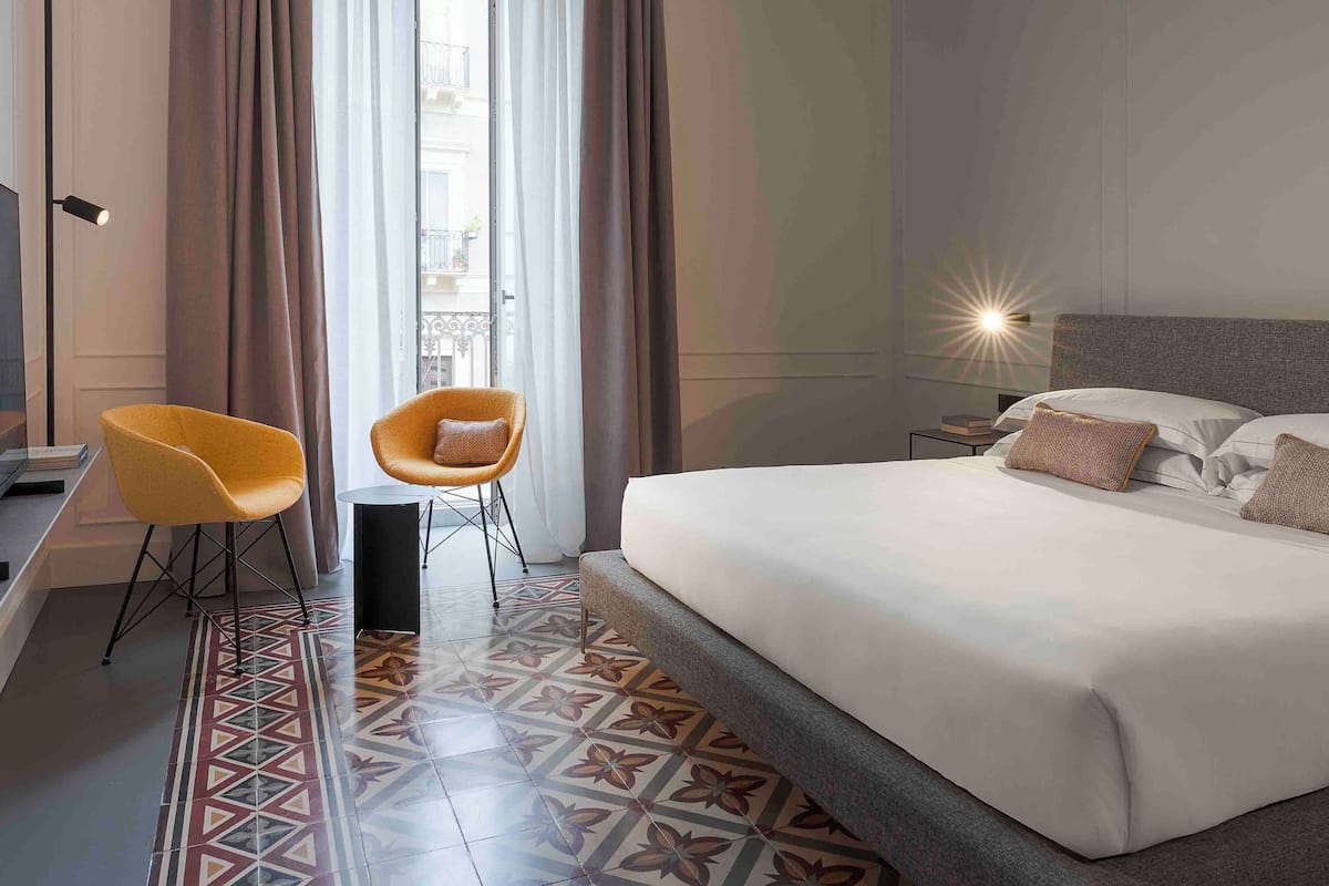 Minibar, coffres-forts dans les chambres, bureau, chambres insonorisées