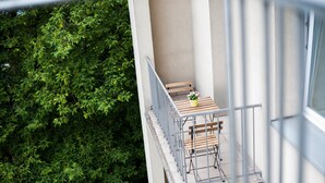 Double Room, Shared Bathroom | Balcony - OKAY Hostel&House (Krakow)