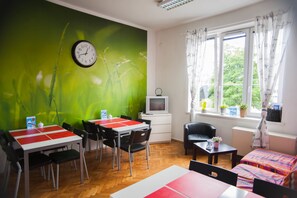 Breakfast area - OKAY Hostel&House (Krakow)