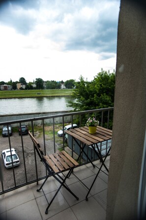Double Room, Shared Bathroom | Balcony - OKAY Hostel&House (Krakow)