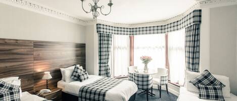 Dreibettzimmer | Bügeleisen/Bügelbrett, kostenloses WLAN, Bettwäsche