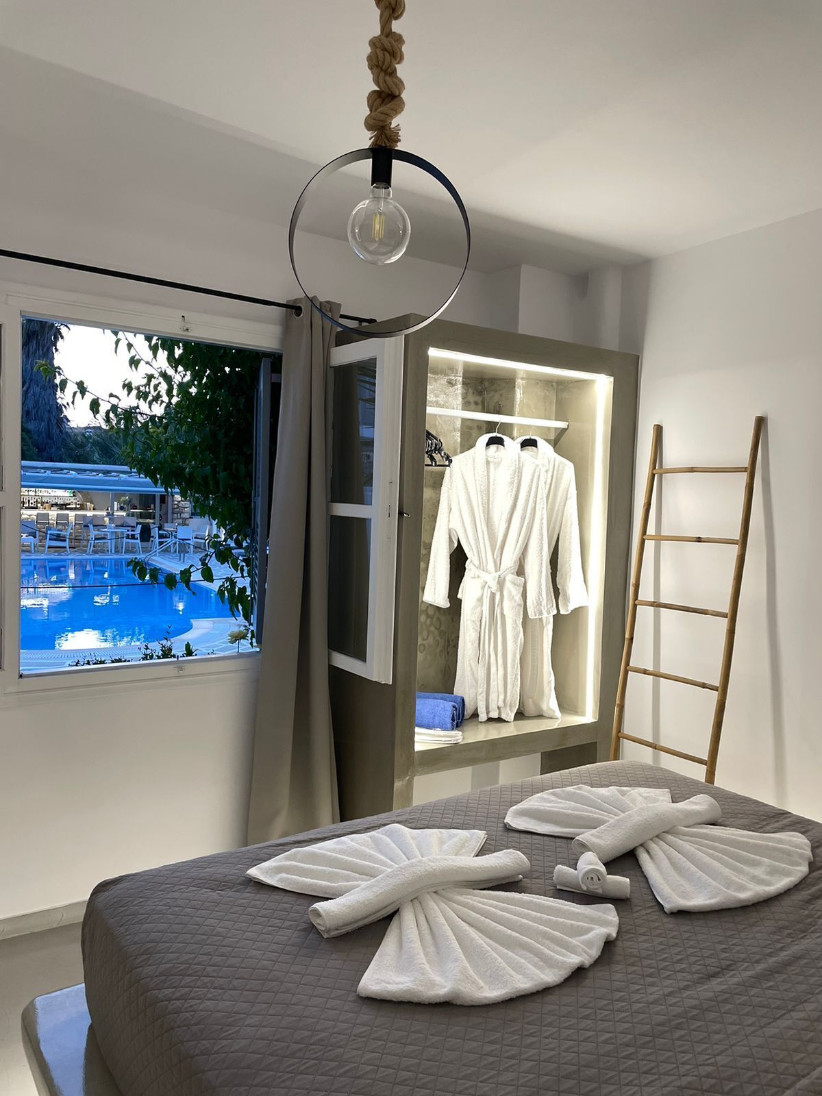 Photo - Zoumis Residence