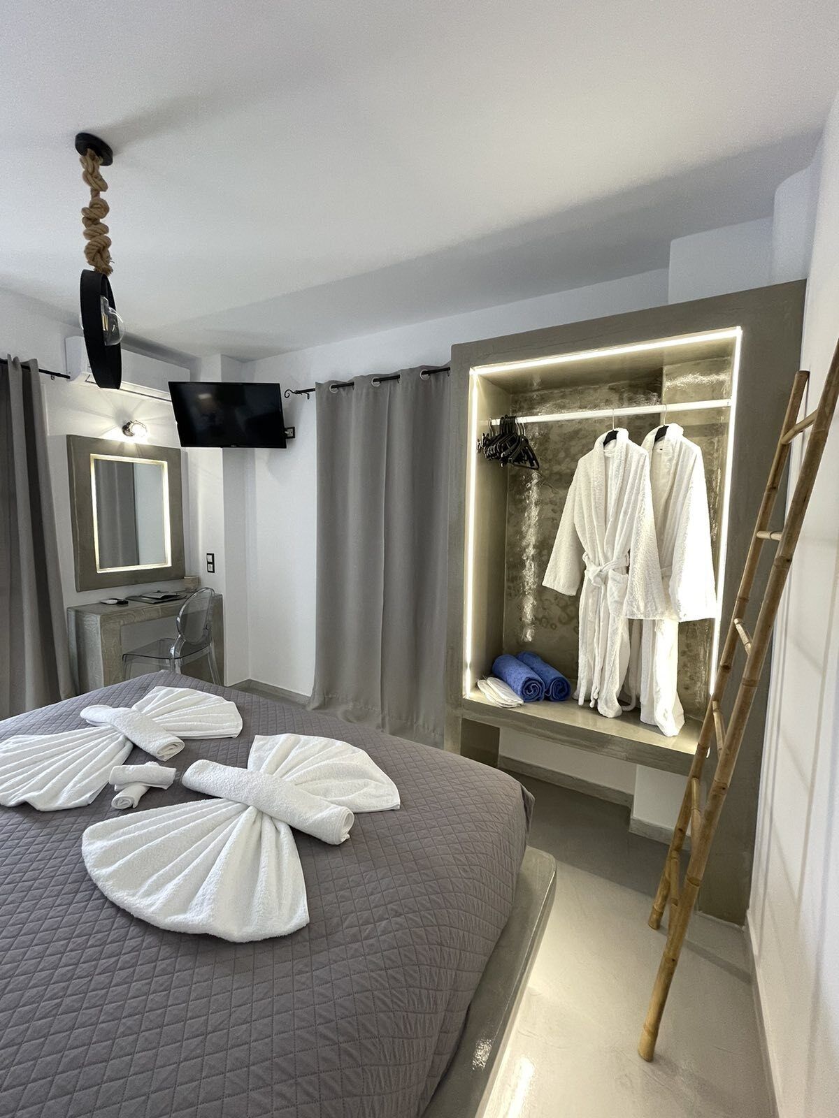 Photo - Zoumis Residence